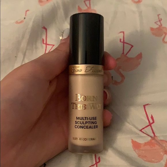 Too Faced Born this way concealer (swan) - Picture 3 of 3